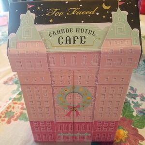 Too Faced Grande Hotel Café Palette Set (Holiday)